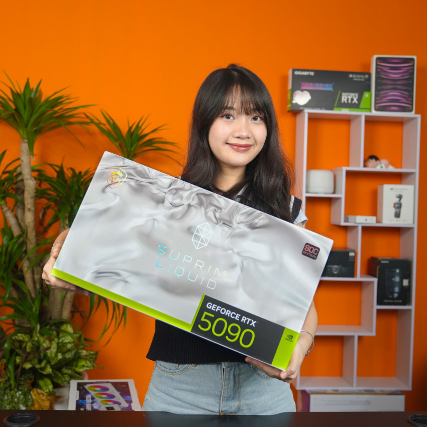 VGA MSI GeForce RTX 5090 32G SUPRIM LIQUID SOC