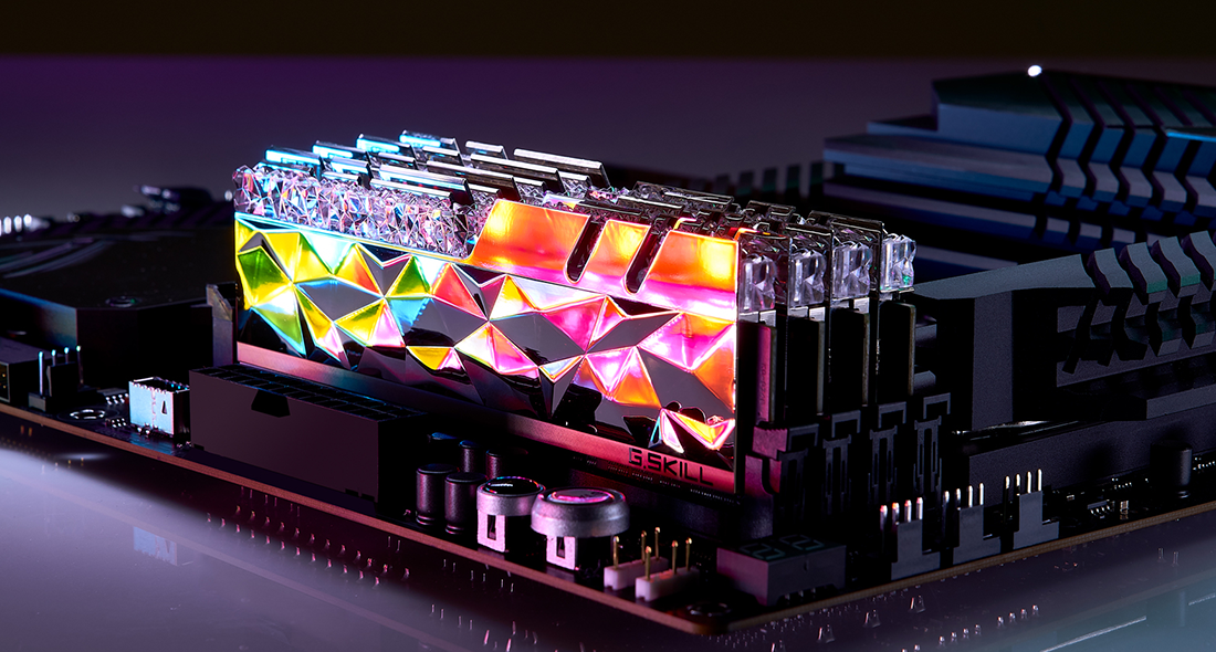 Ram Desktop Gskill Trident Z Royal Elite (F4-4000C16D-32GTES) 32GB (2x16GB) DDR4 4000Mhz